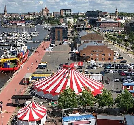 Circus Fantasia Rostock Buitenkant foto